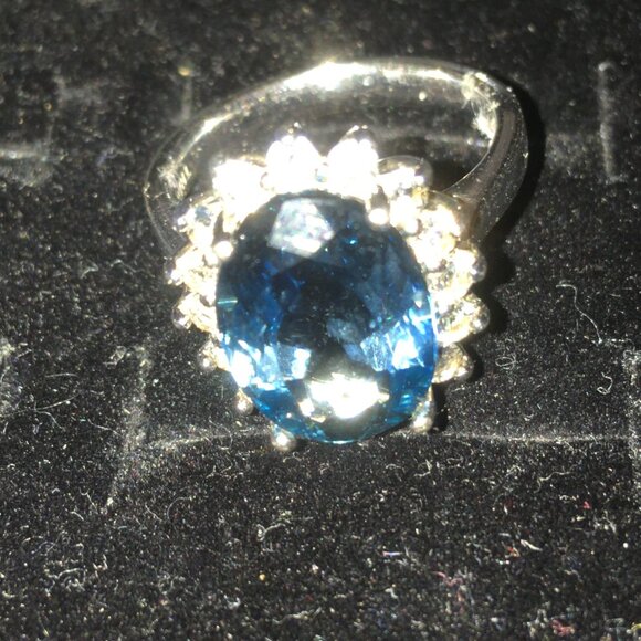 Beautiful Blue Stone Fashion Ring - Picture 5 of 5